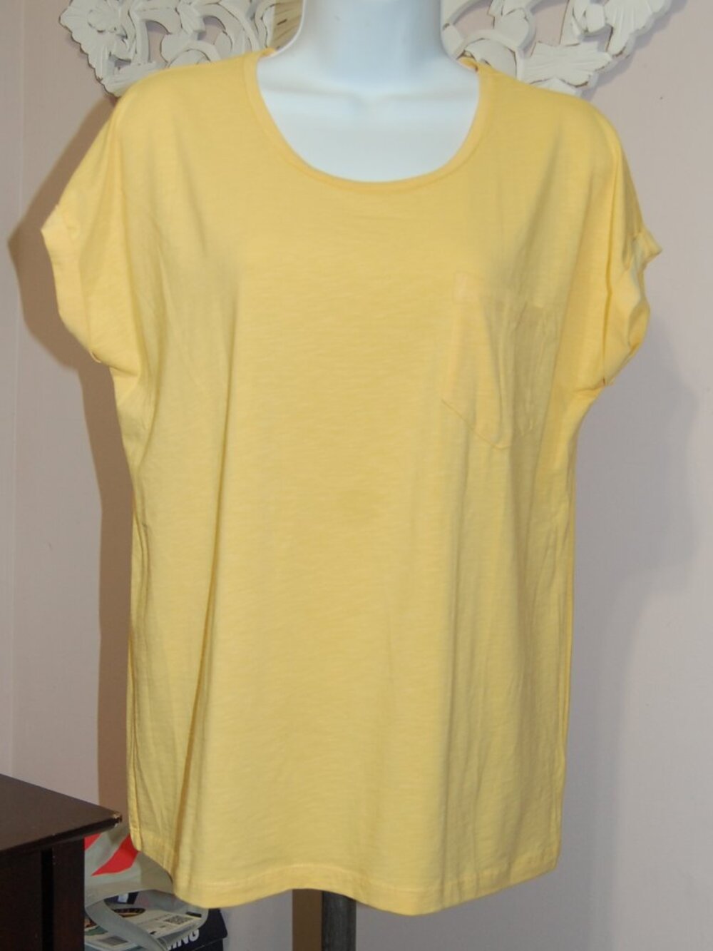 NWT, roll sleeve, yellow T - Picture 3 of 9